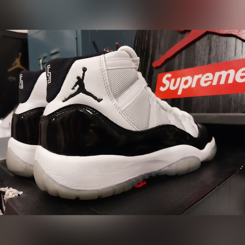 Retro Jordan 11 Concords 2018 size 6.5 G.S